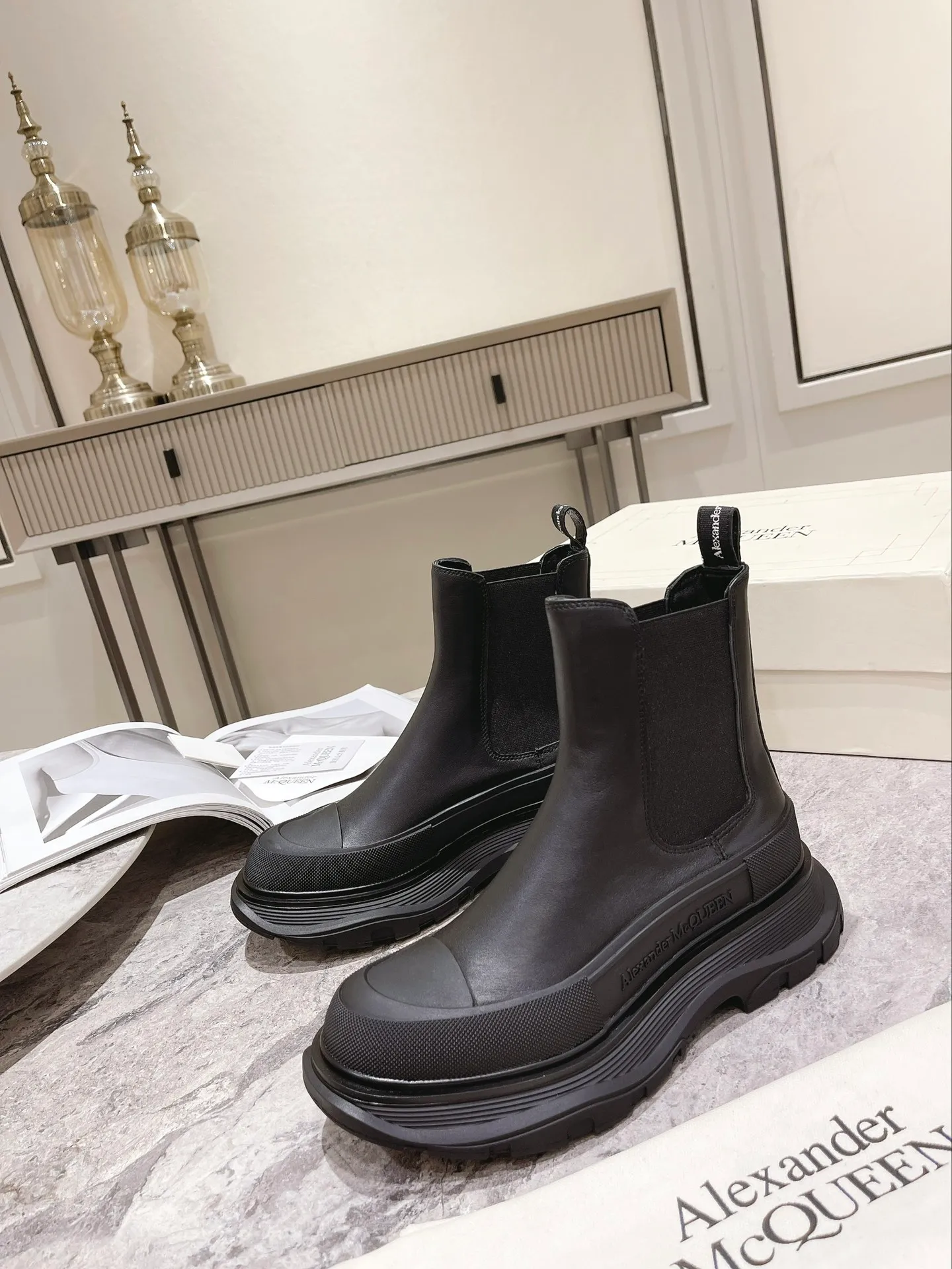 👟👟Ex-factory price 560💰💰The popular ALEXANDER MCQUEEN Alexander McQueen Chelsea boots Original T👟👟Ex-factory price blue black
